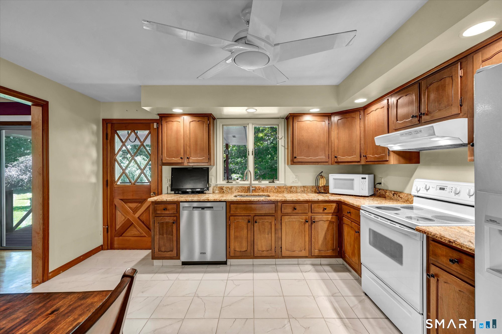 73 Rolling Ridge Road Hamden, CT 06518 - Photo 18 of 39