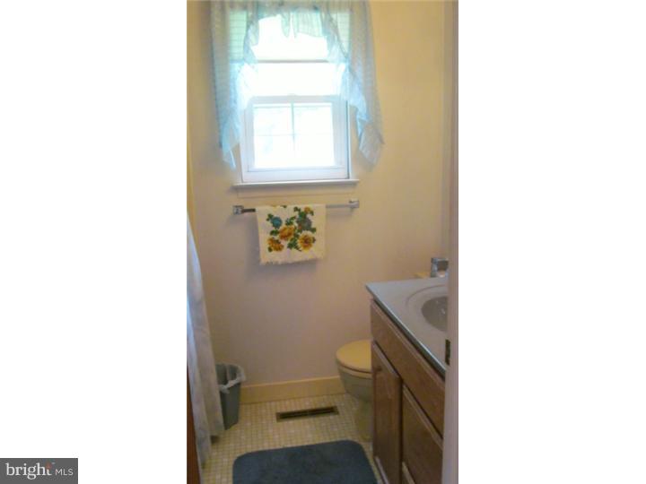 64 Mountainview Road Trenton, NJ 08628 - Photo 9 of 18 Bathroom