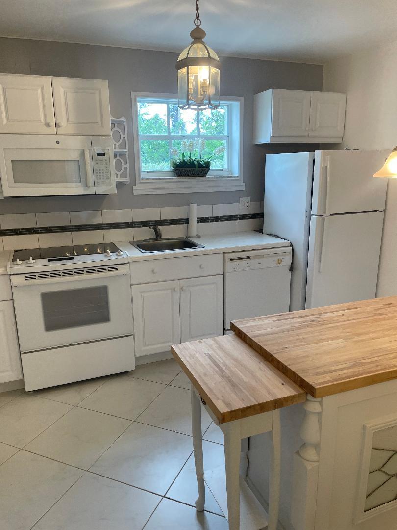 5500 Old Ocean Boulevard, Unit 104 Ocean Ridge, FL 33435 - Photo 8 of 19 a kitchen with a stove a refrigerator and a sink