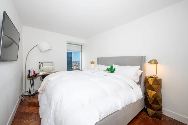 $1,750,000 | 150 West 56th Street, Unit 5903 | Theater District