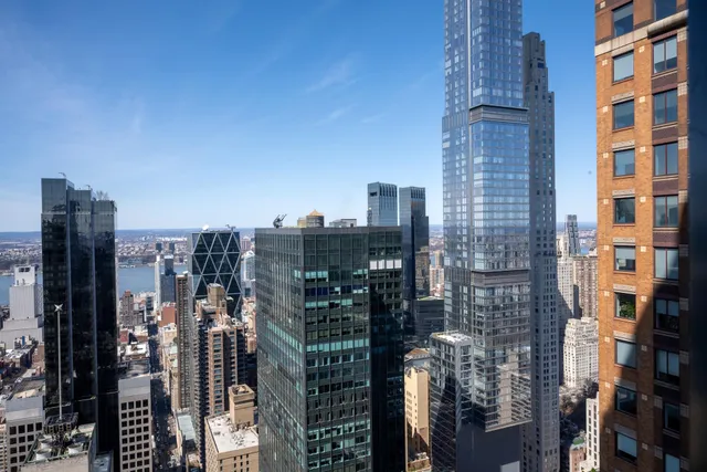 $1,750,000 | 150 West 56th Street, Unit 5903 | Theater District