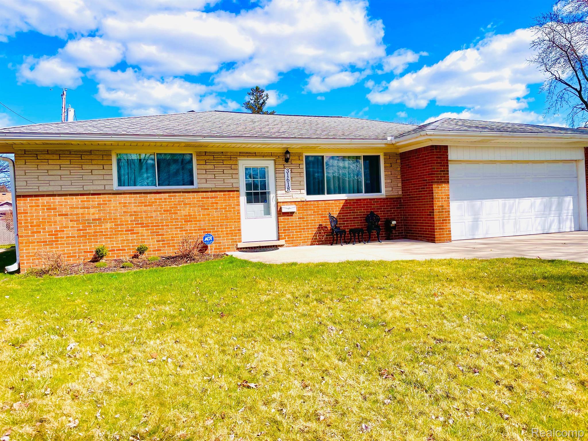 31618 Rosenbusch Drive Warren, MI 48088 - Photo 1 of 37 Front of House