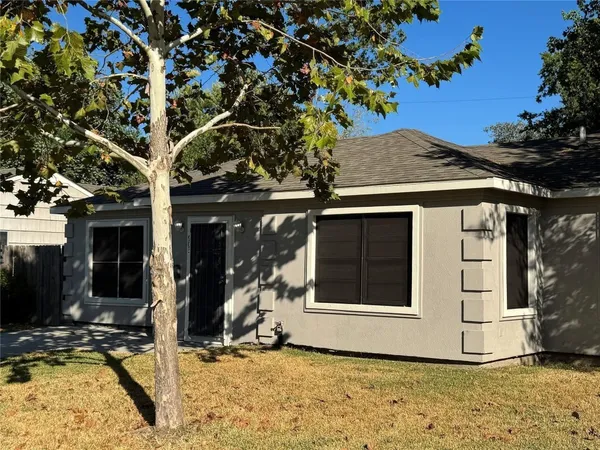 $2,000 | 903 Roper Street, Houston, TX 77034