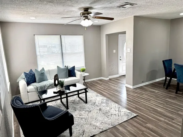 $2,000 | 903 Roper Street, Houston, TX 77034