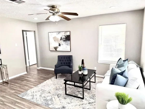 $2,000 | 903 Roper Street, Houston, TX 77034