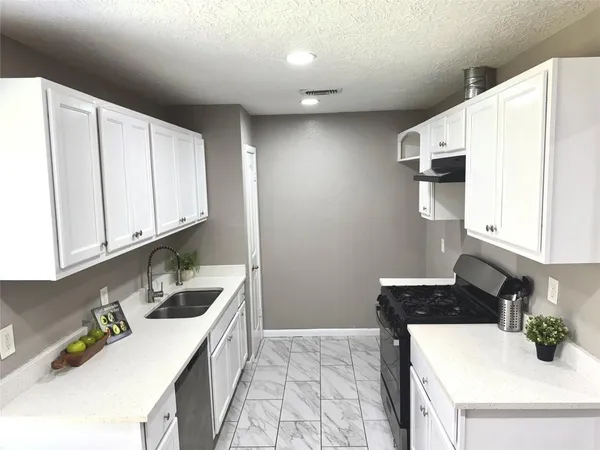 $2,000 | 903 Roper Street, Houston, TX 77034