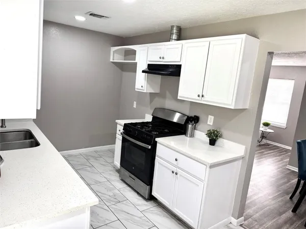 $2,000 | 903 Roper Street, Houston, TX 77034