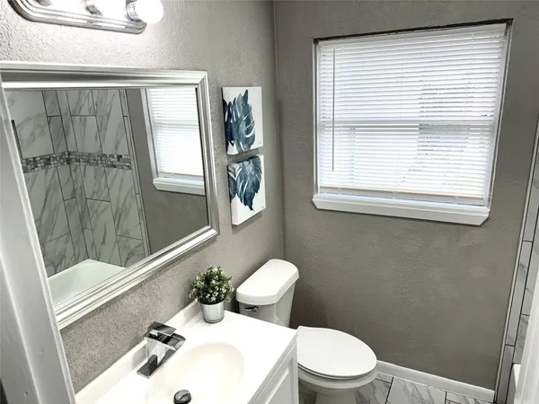 $2,000 | 903 Roper Street, Houston, TX 77034