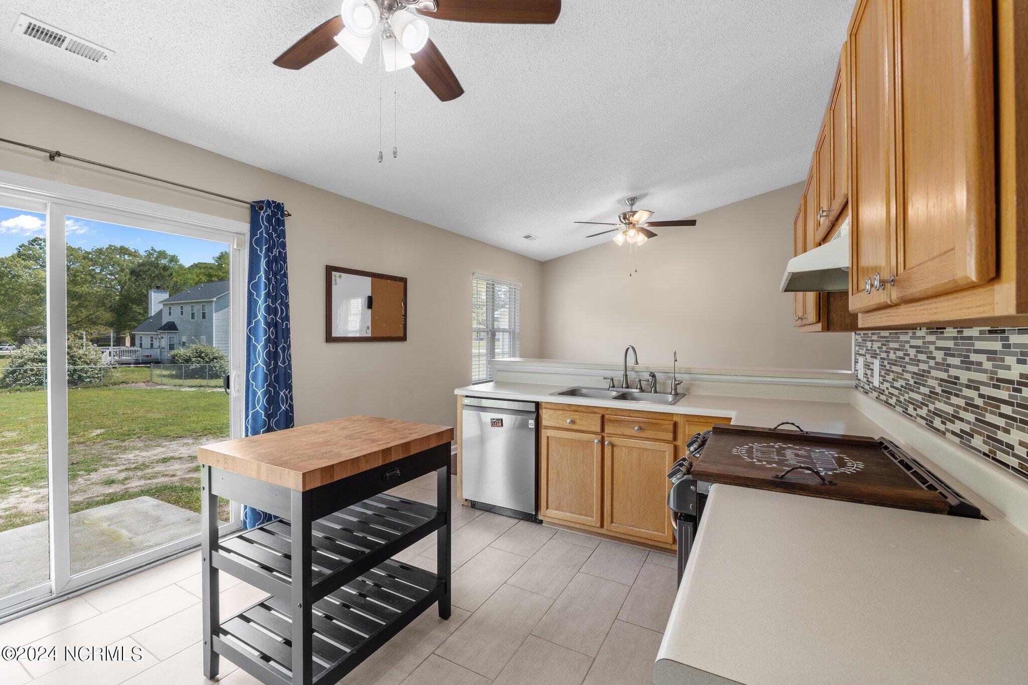 128 Fodder Drive Hubert, NC 28539 - Photo 10 of 28 11-web-or-mls-470A3257