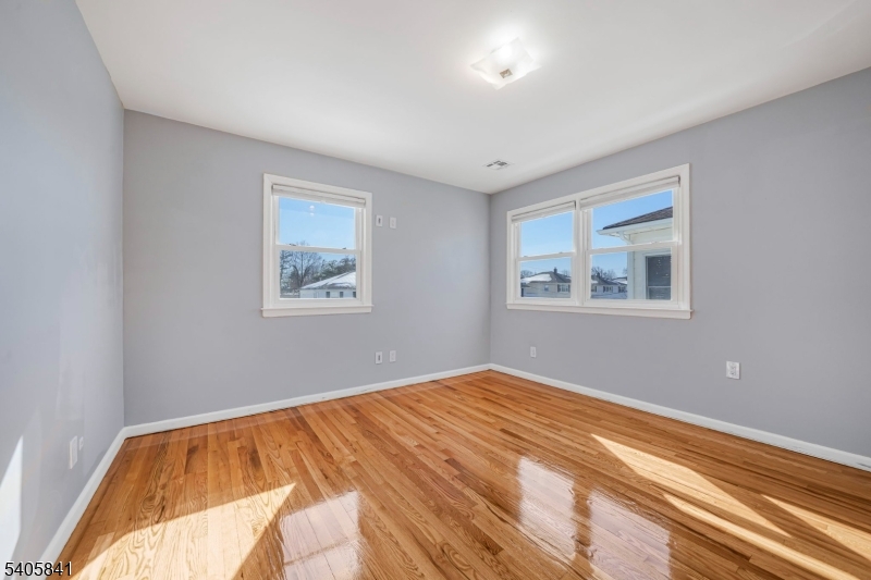 686 Gates Terrace Union, NJ 07083 - Photo 9 of 14