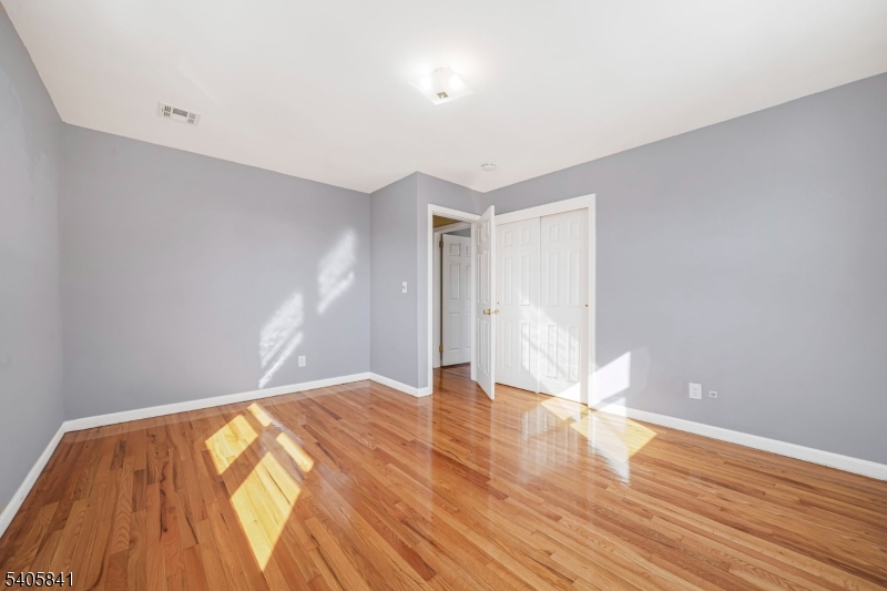 686 Gates Terrace Union, NJ 07083 - Photo 10 of 14