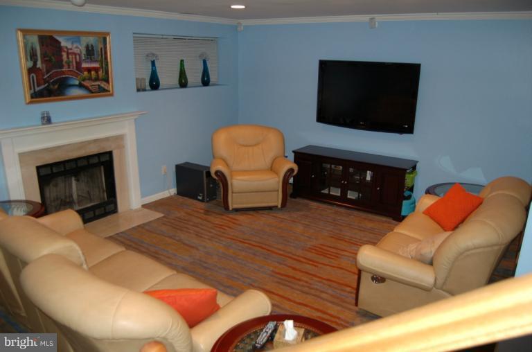 11 Suncroft Court Silver Spring, MD 20904 - Photo 2 of 21 Family Room