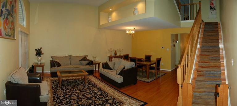 11 Suncroft Court Silver Spring, MD 20904 - Photo 4 of 21 Living Room