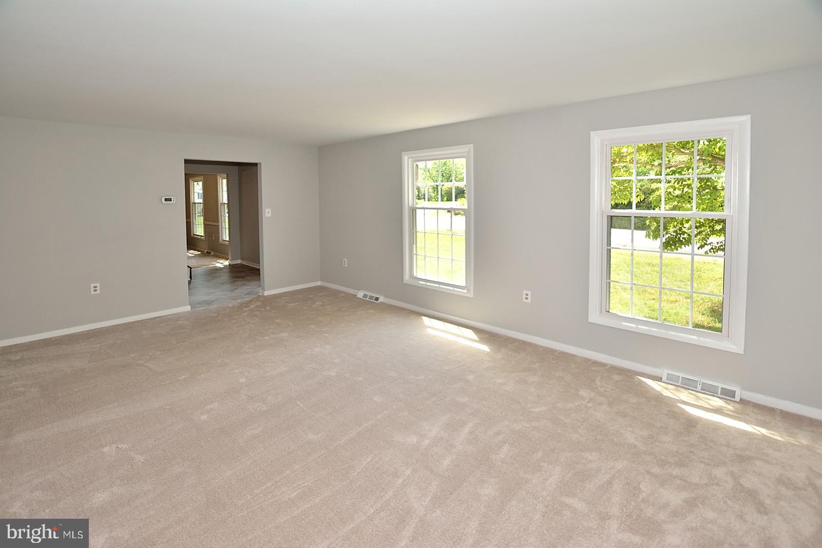 2121 Thomas View Road Reston, VA 20191 - Photo 25 of 30 Living Room