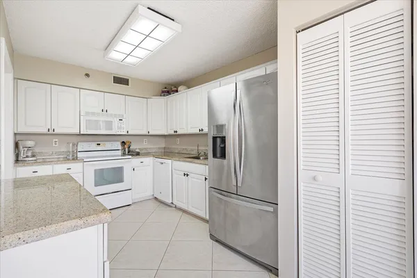 $5,000 | 7564 Regency Lake Drive, Unit 502, Boca Raton, FL 33433