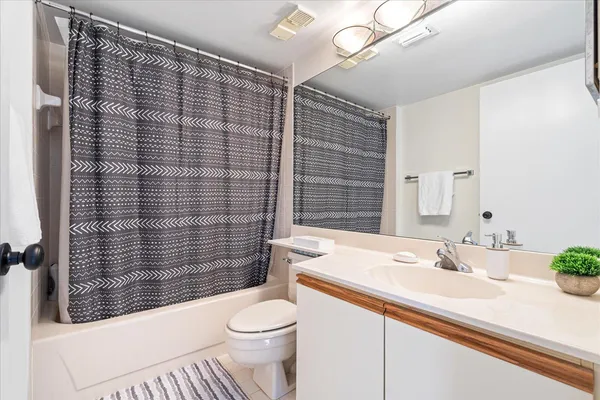 $5,000 | 7564 Regency Lake Drive, Unit 502, Boca Raton, FL 33433