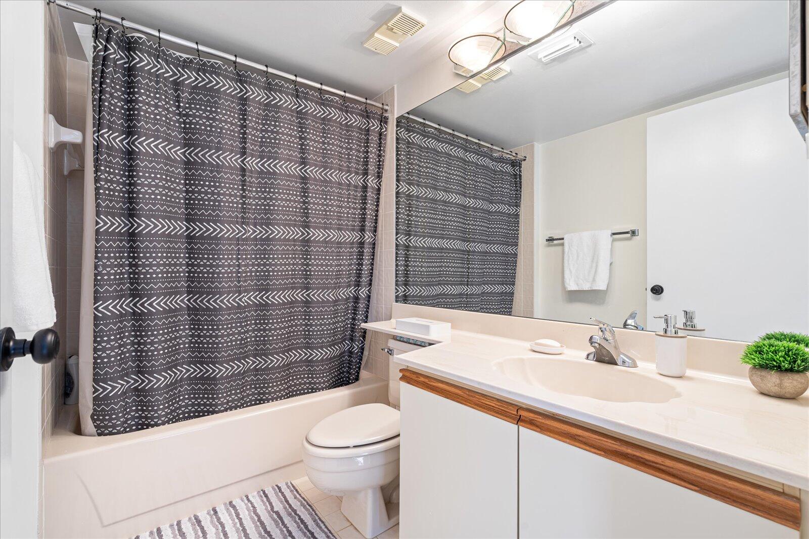 7564 Regency Lake Drive, Unit 502 Boca Raton, FL 33433 - Photo 4 of 13 26-dsc04284 bayrepo