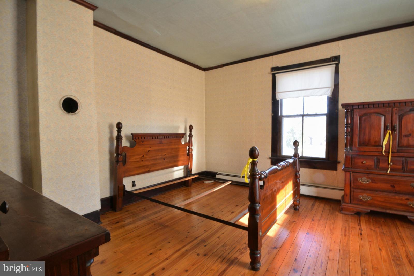 4479 Courtneys Corner Road Sumerduck, VA 22742 - Photo 17 of 30 a living room with furniture and wooden floor