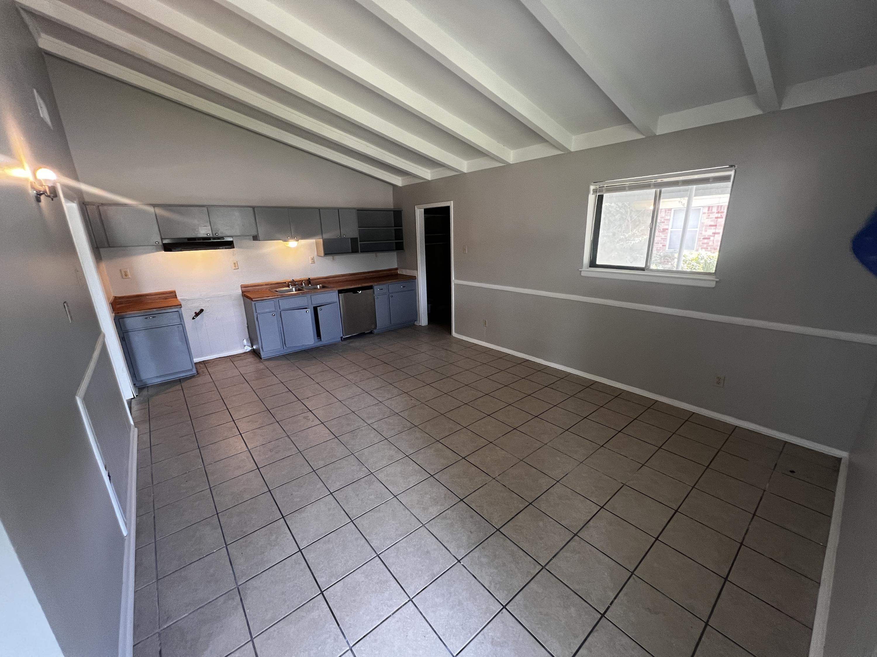 4523 Lawrence Road Memphis, TN 38122 - Photo 3 of 11 a room with washing machine