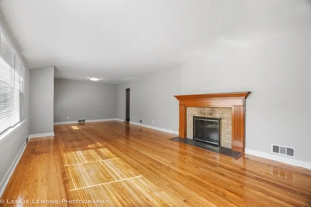 $2,900 | 329 East 8th Avenue, Naperville, IL 60563