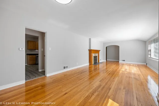 $2,900 | 329 East 8th Avenue, Naperville, IL 60563