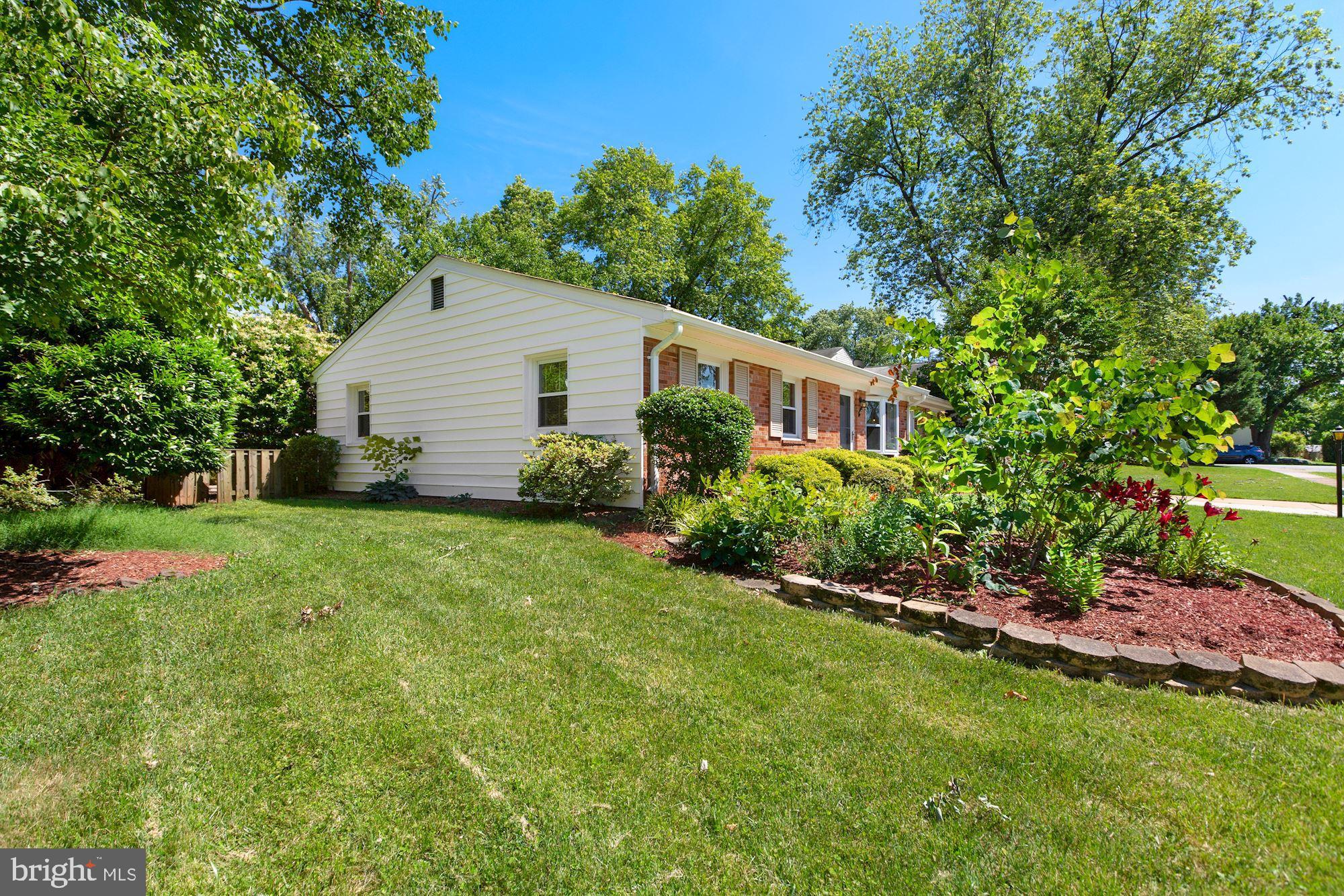 4029 Mapleton Drive Chantilly, VA 20151 - Photo 3 of 35 Gallery Image 3