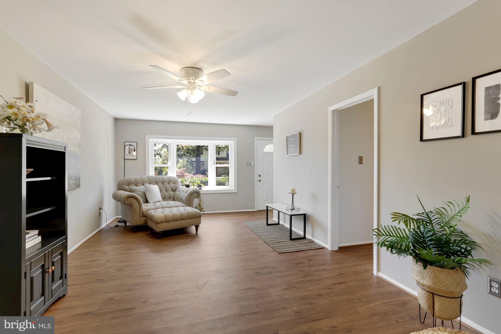 4029 Mapleton Drive Chantilly, VA 20151 - Photo 5 of 35 Gallery Image 5