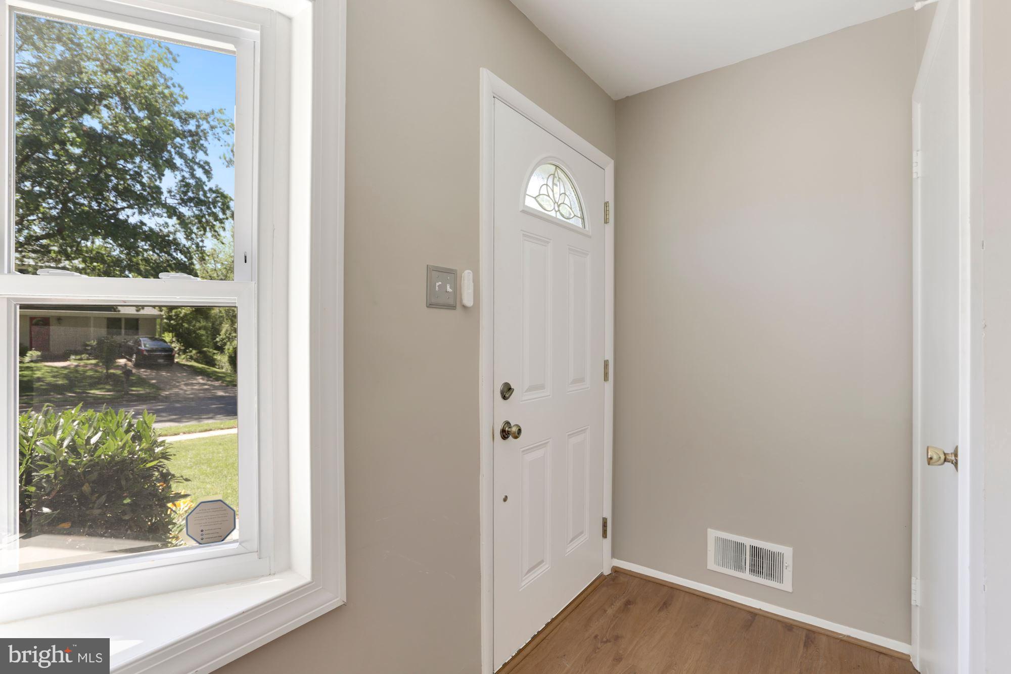 4029 Mapleton Drive Chantilly, VA 20151 - Photo 7 of 35 Gallery Image 7