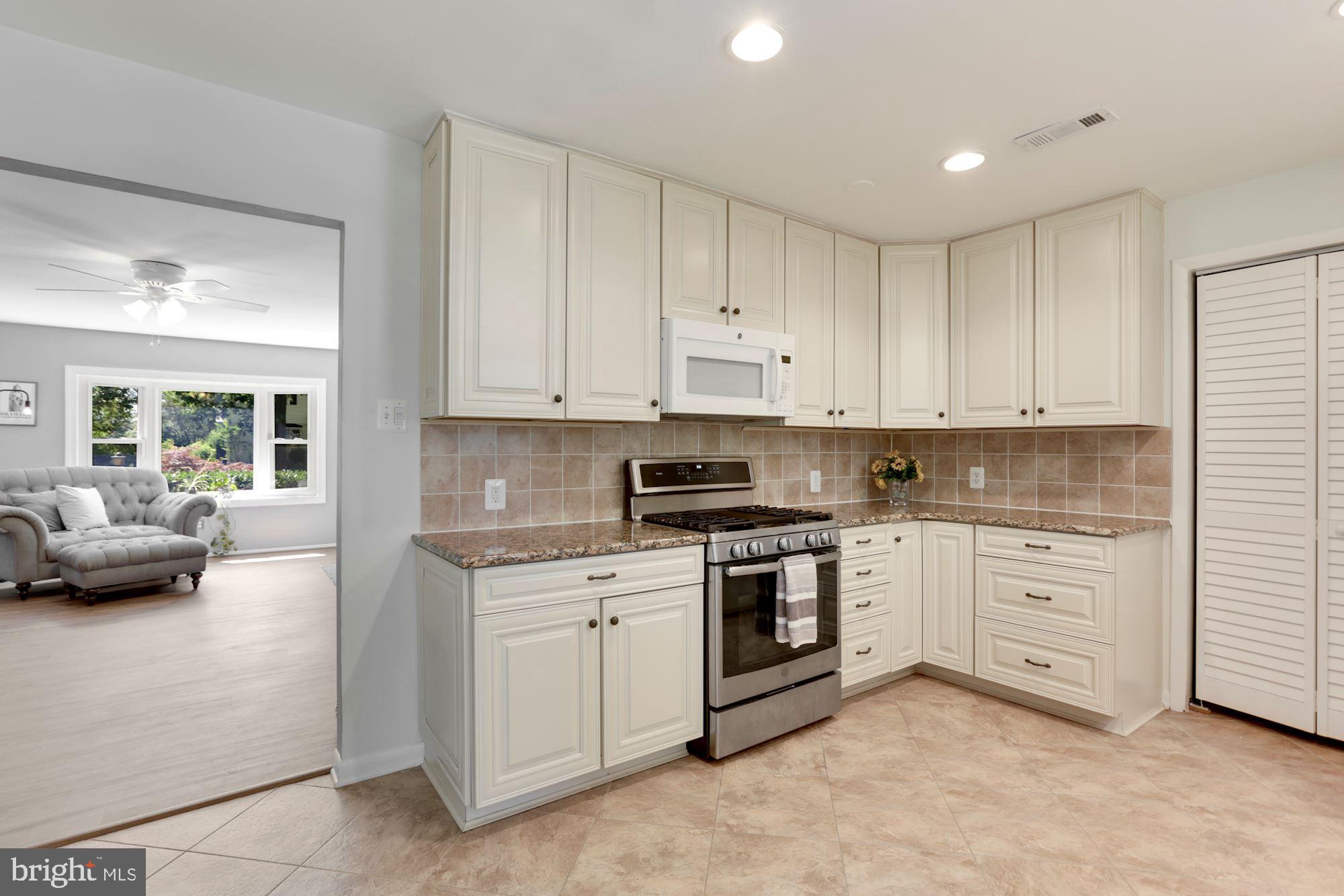 4029 Mapleton Drive Chantilly, VA 20151 - Photo 10 of 35 Gallery Image 10