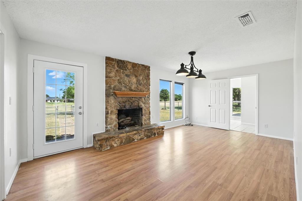 236 Half Moon Way Runaway Bay, TX 76426 - Photo 11 of 36