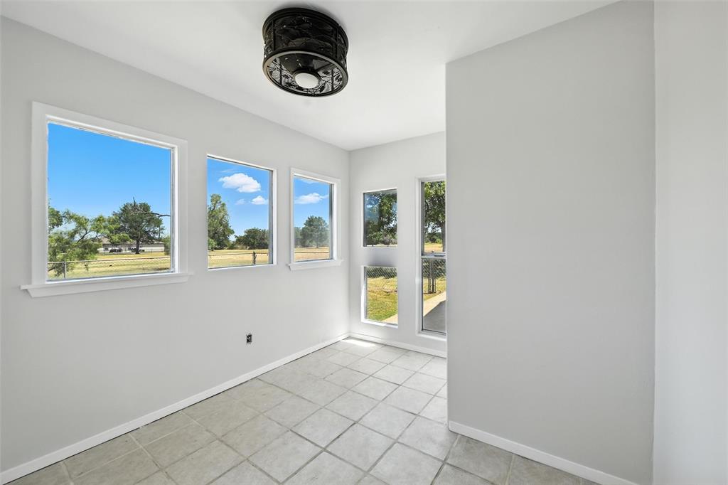 236 Half Moon Way Runaway Bay, TX 76426 - Photo 14 of 36