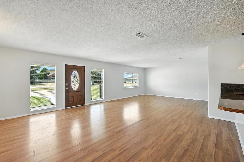 236 Half Moon Way Runaway Bay, TX 76426 - Photo 5 of 36