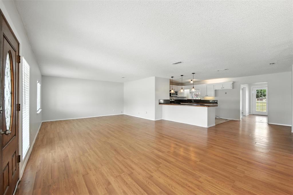 236 Half Moon Way Runaway Bay, TX 76426 - Photo 6 of 36