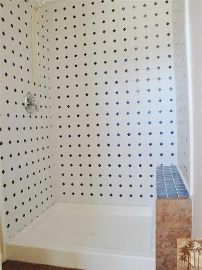 6620 Outpost Road Joshua Tree, CA 92252 - Photo 14 of 24 a bathroom with a bathtub and a shower