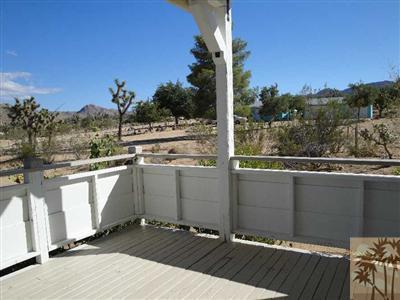6620 Outpost Road Joshua Tree, CA 92252 - Photo 18 of 24 a balcony with a stove