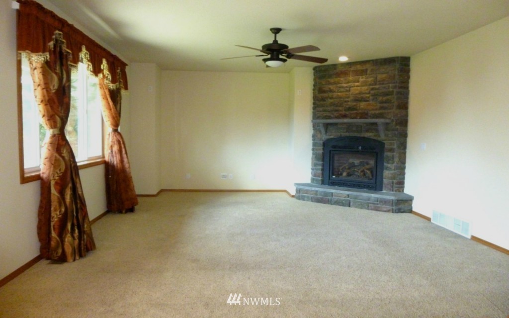 18812 35th Drive Southeast Bothell, WA 98012 - Photo 12 of 25 Gallery Image 12