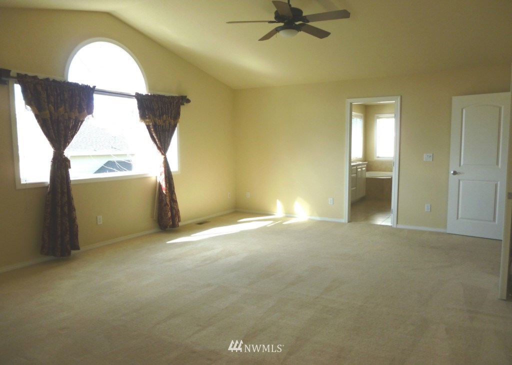 18812 35th Drive Southeast Bothell, WA 98012 - Photo 17 of 25 Gallery Image 17