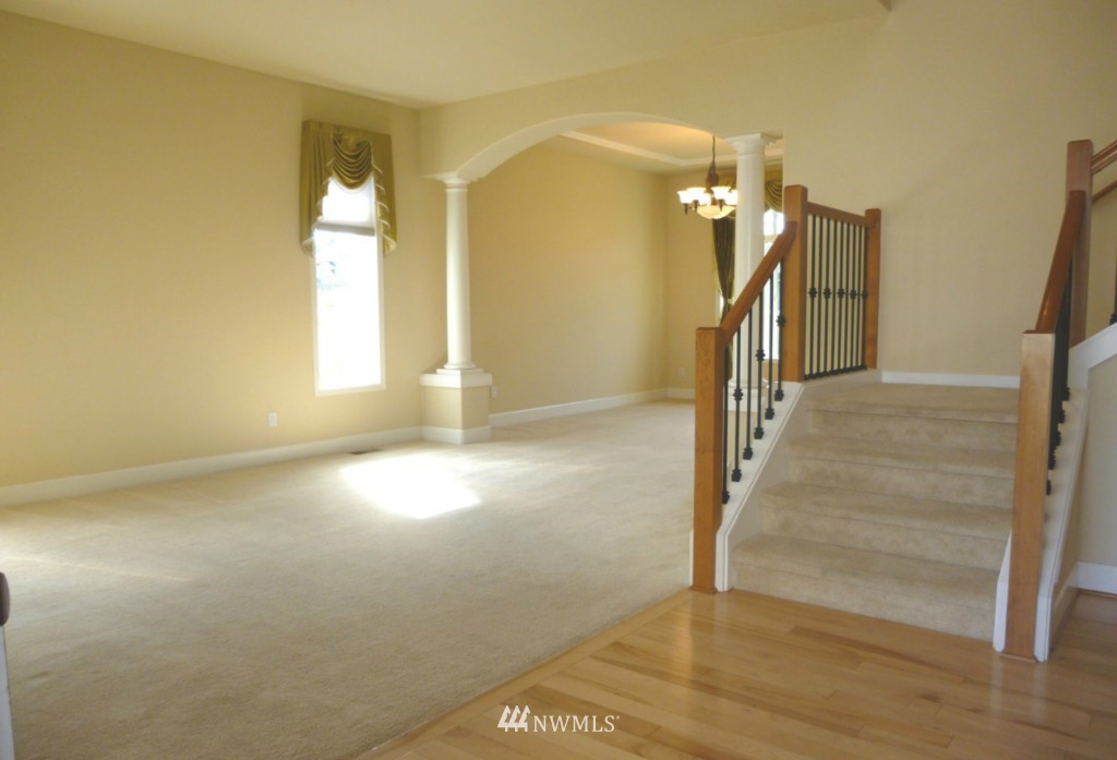 18812 35th Drive Southeast Bothell, WA 98012 - Photo 3 of 25 Gallery Image 3