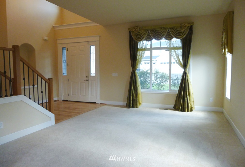 18812 35th Drive Southeast Bothell, WA 98012 - Photo 4 of 25 Gallery Image 4