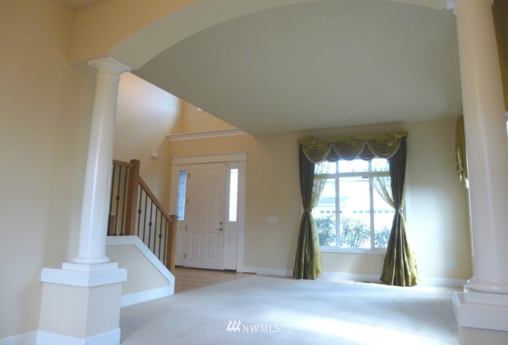 18812 35th Drive Southeast Bothell, WA 98012 - Photo 5 of 25 Gallery Image 5