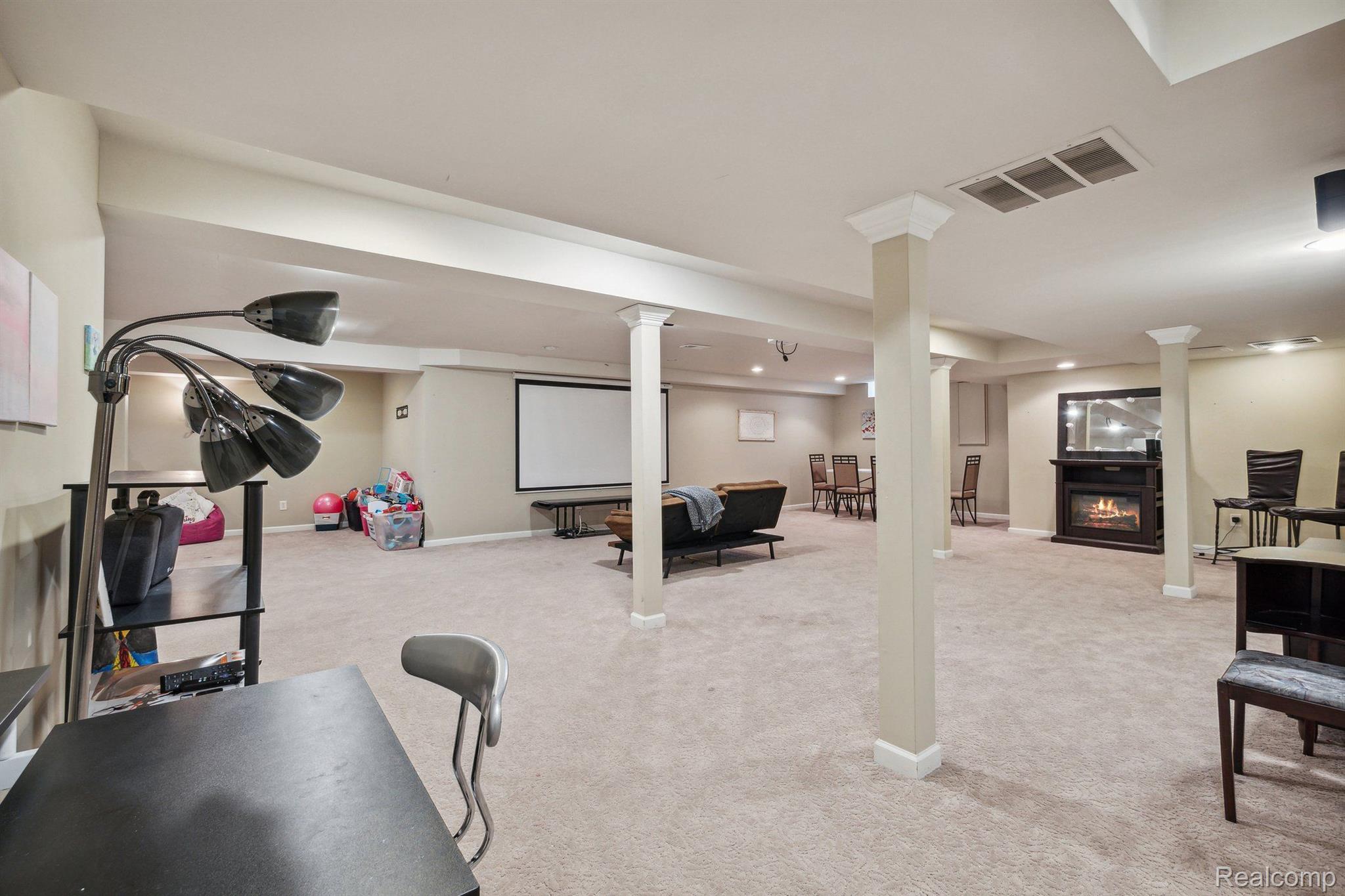 2527 Jackson Drive Rochester, MI 48309 - Photo 34 of 41 Gallery Image 34