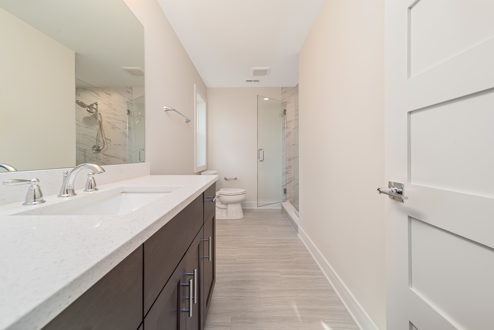 315 Walnut Street Elmhurst, IL 60126 - Photo 15 of 39 a bathroom with a sink and a mirror