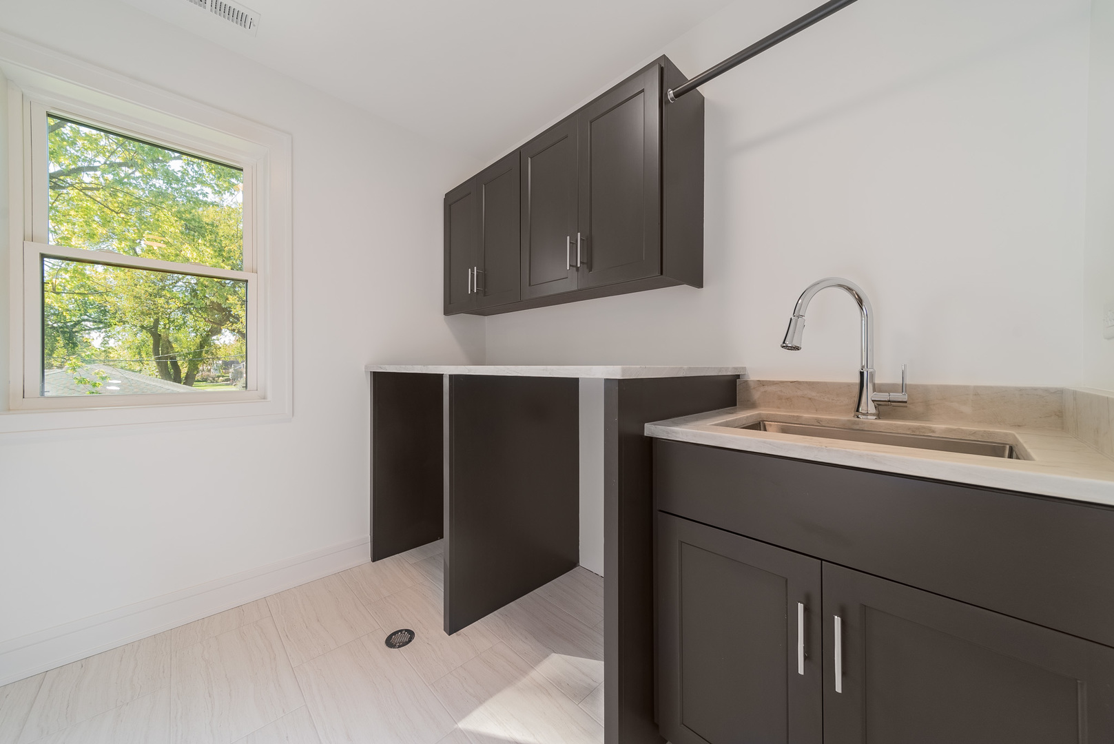 315 Walnut Street Elmhurst, IL 60126 - Photo 20 of 39 a bathroom with a sink and a mirror