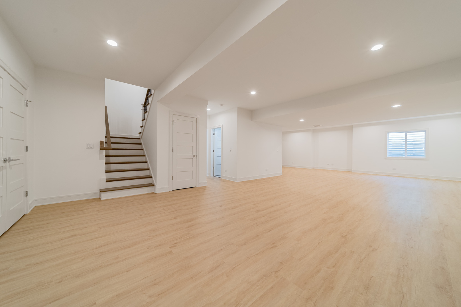 315 Walnut Street Elmhurst, IL 60126 - Photo 28 of 39 a view of an empty room with a kitchen