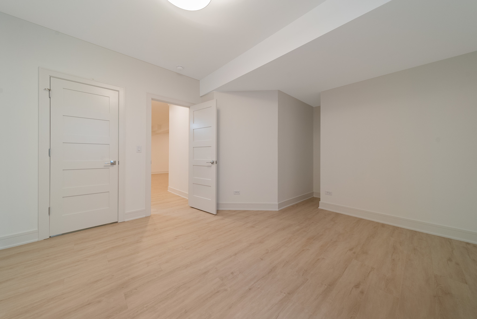 315 Walnut Street Elmhurst, IL 60126 - Photo 30 of 39 an empty room with closet area