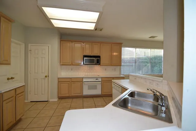 $2,750 | 15307 Amesbury Lane, Sugar Land, TX 77478