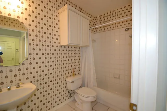 $2,750 | 15307 Amesbury Lane, Sugar Land, TX 77478