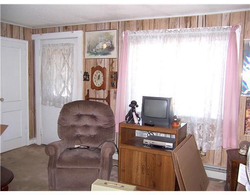9 Thornton Road Bangor, ME 04401 - Photo 5 of 16 Living Room.