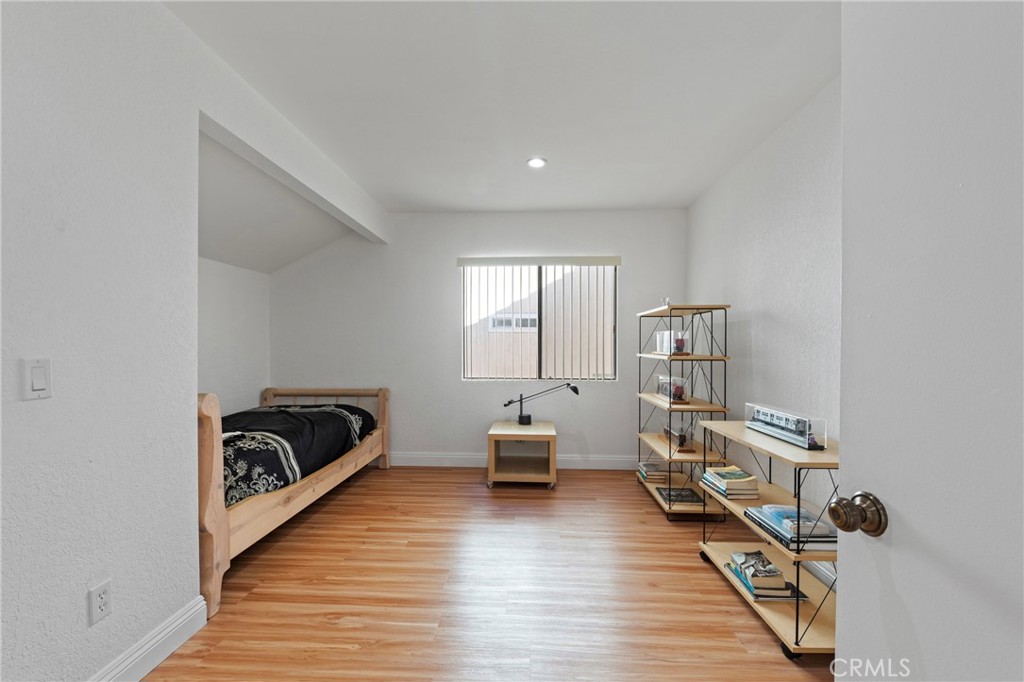 1832 Redcliff Street Los Angeles, CA 90026 - Photo 18 of 33 3rd Floor bedroom #1