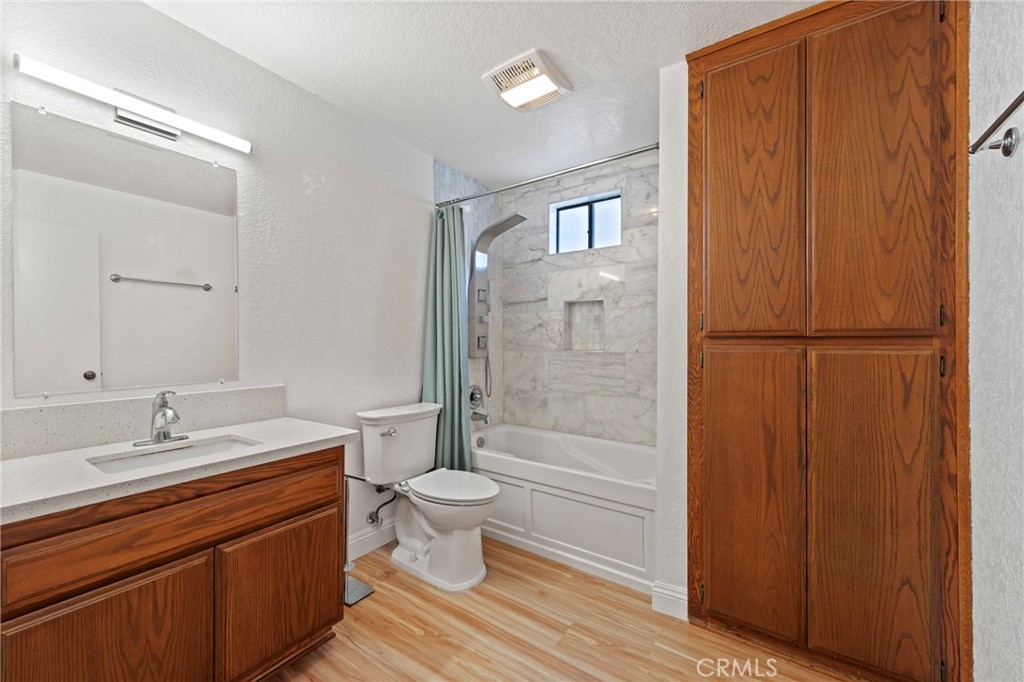 1832 Redcliff Street Los Angeles, CA 90026 - Photo 21 of 33 3rd Floor Bathroom
